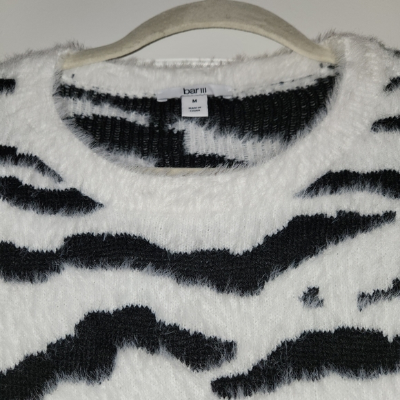 Bar III Black & White Zebra Print Sweater Size M Super Soft & Fuzzy Long Sleeves - Picture 5 of 13